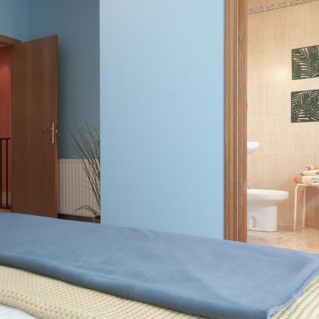 Habitación principal y baño